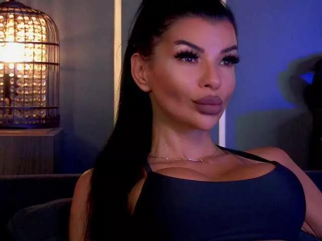 EleniaDevons on BongaCams 