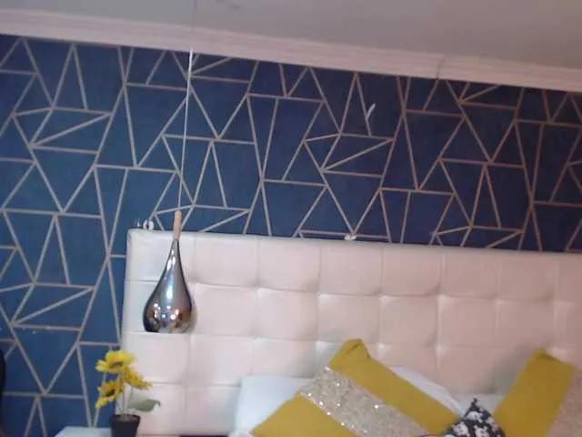 LunaDuquee — I am lit by intense looks, conversations with mischief and chemistry that feels without saying a word. I enjoy the game of seduction, complicity and that mixture of mystery with confidence that makes everything more intense.