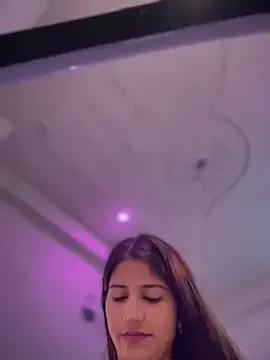 4U143 — Full nude show