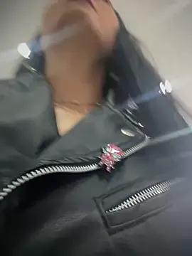 _Bella-Office1 — Freechat on StripChat