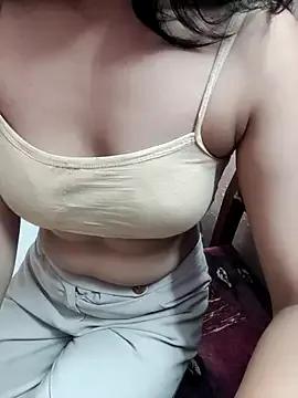 annie-Minj on StripChat 