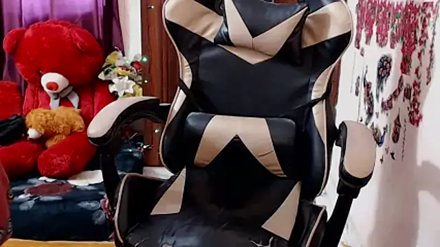 Cute_Shanaya_143 room chat