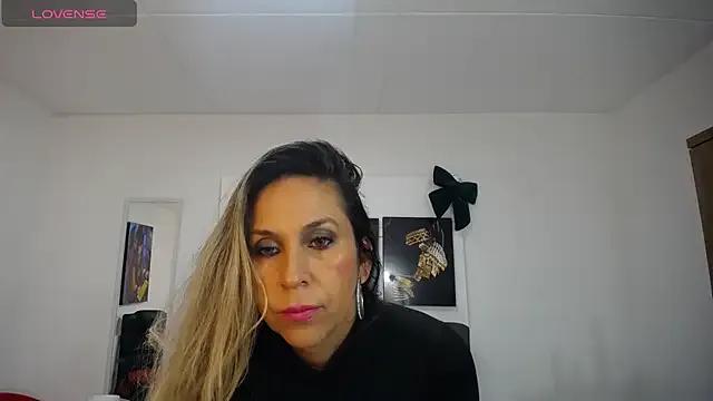 DianaPearls — fisting + spank pussy x5