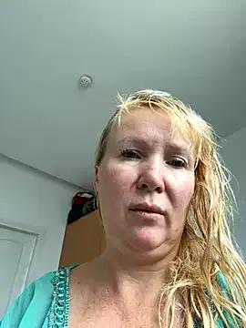 EmmaInLove23 on StripChat 