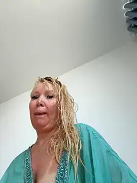 EmmaInLove23 on StripChat 