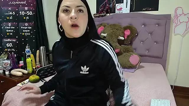 Emmie_Hot on StripChat 