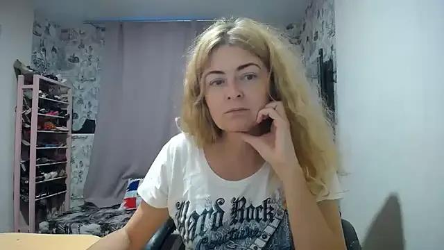 Helen1974 on StripChat 