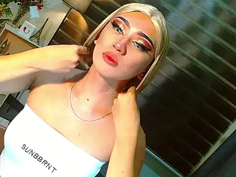 HOLLYWOOD_QUEEN_88