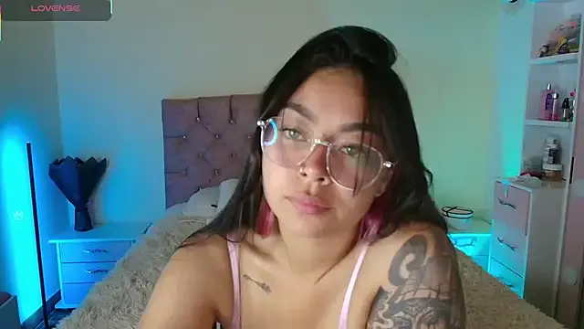 miaa_saenz1 on StripChat