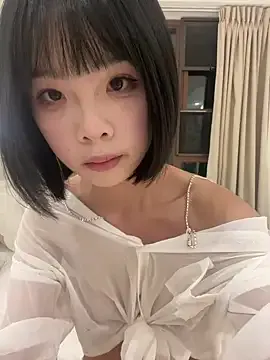 qiqi_x on StripChat