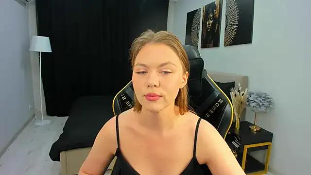 Strawberrye — topless dance