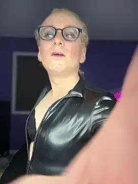 tgirlmelody — Topless for 10 min