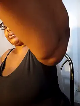 YELLOW_BONE on StripChat